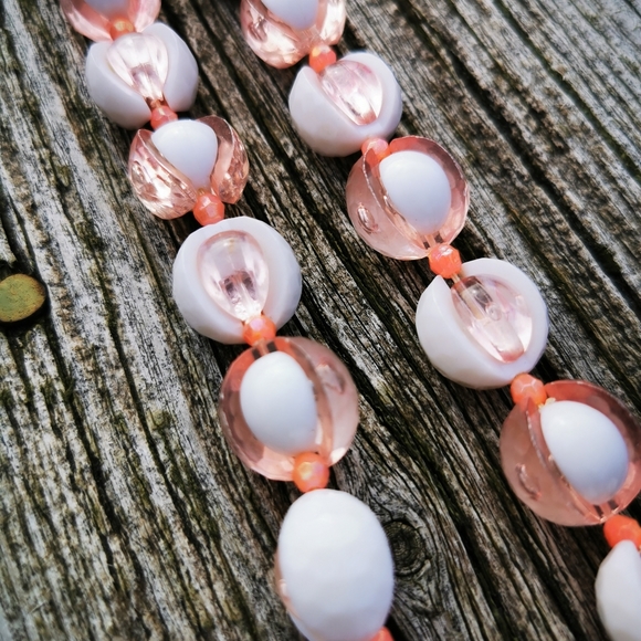 Vintage White and Pink Plastic Bead Necklace and Clip On Earrings - Picture 3 of 16